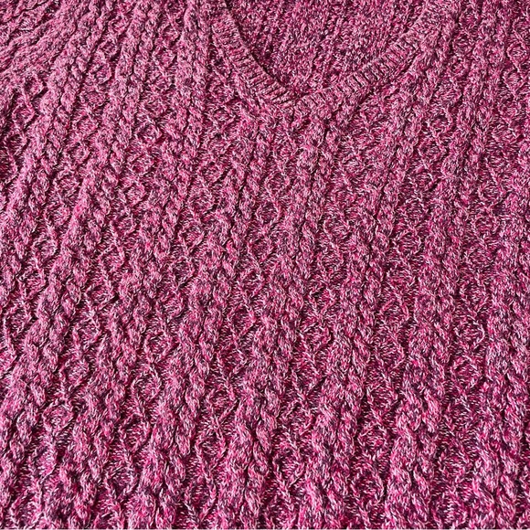 Pink / purple / magenta / orchid cotton cable knit v-neck sweater - Picture 3 of 4
